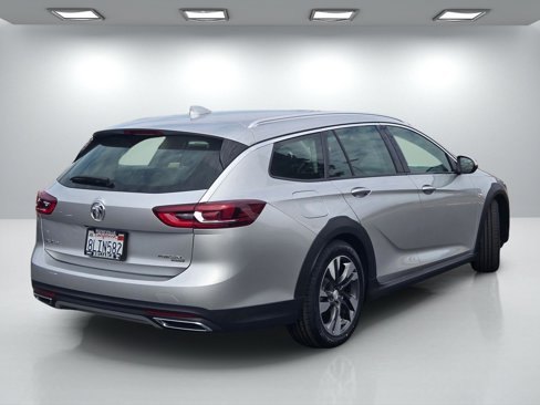 Used 2018 Buick Regal Preferred w/ Sights and Sounds Package image 4