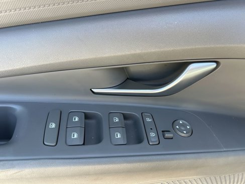 Used 2023 Hyundai Elantra SEL image 13