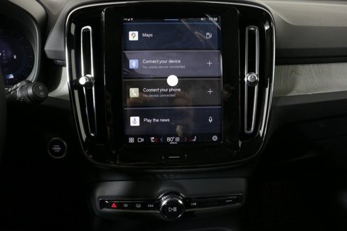 Used 2025 Volvo XC40 B5 Core w/ Protection Package Premier image 4