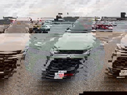 New 2025 Chevrolet Trax ACTIV w/ Sunroof Package image 2
