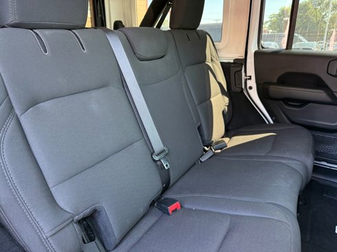 Used 2019 Jeep Wrangler Unlimited Sahara image 20