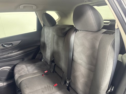 Used 2016 Nissan Rogue SV image 17