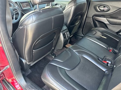 Certified 2019 Jeep Cherokee Latitude Plus w/ Cold Weather Group image 22