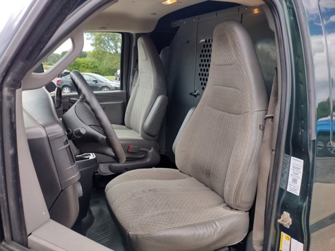 Used 2016 Chevrolet Express 2500 image 2