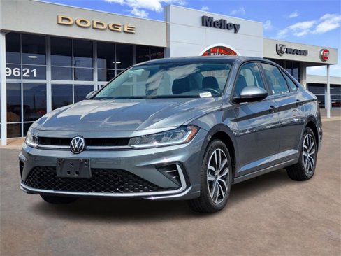 Used 2025 Volkswagen Jetta SE image 2
