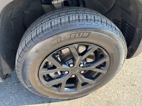 Used 2024 Jeep Grand Cherokee L Laredo image 9
