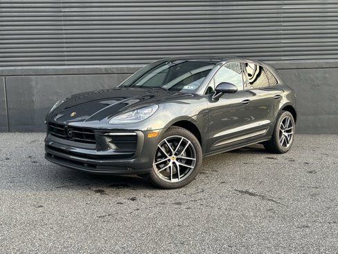 Certified 2025 Porsche Macan image 1