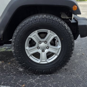 Used 2009 Jeep Wrangler X image 26