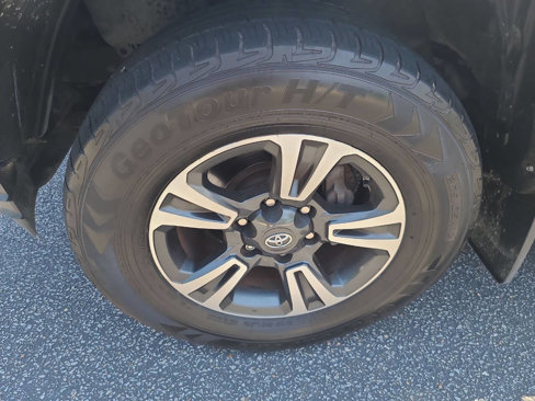 Used 2018 Toyota Tacoma TRD Sport image 38