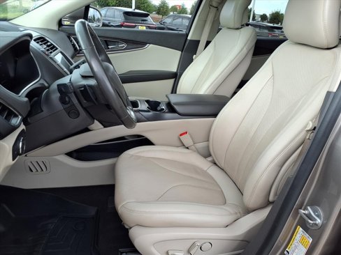 Used 2019 Lincoln Nautilus Reserve image 18