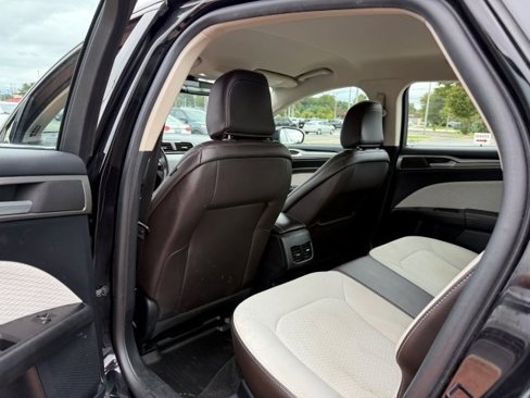 Used 2020 Ford Fusion SE w/ Equipment Group 151A image 15