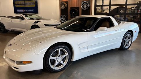 Used 2004 Chevrolet Corvette Coupe w/ Preferred Equipment Group image 1