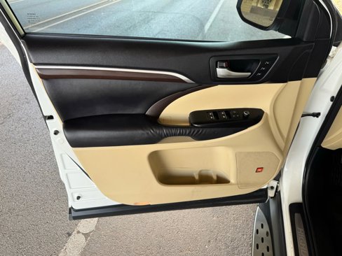 Used 2016 Toyota Highlander Limited image 9