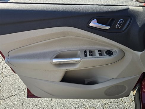 Used 2016 Ford Escape SE w/ Equipment Group 201A image 9
