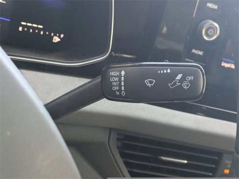 Used 2025 Volkswagen Jetta SE image 28