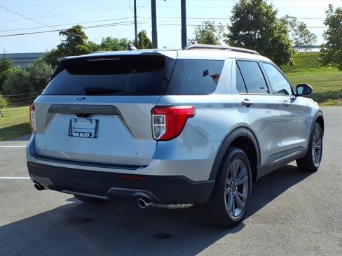 Used 2022 Ford Explorer XLT w/ Equipment Group 202A image 4