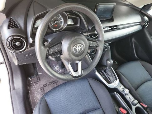 Used 2020 Toyota Yaris LE image 11