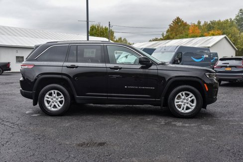 Certified 2023 Jeep Grand Cherokee Laredo w/ Luxury Tech Group I image 2