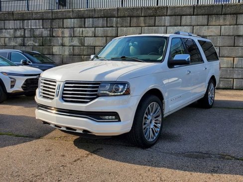 Used 2015 Lincoln Navigator L 4WD image 1