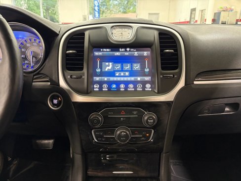 Used 2019 Chrysler 300 Limited image 42