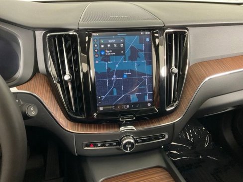 Certified 2024 Volvo XC60 B5 Plus w/ Protection Package Premier image 17