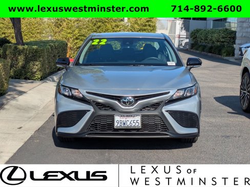 Used 2022 Toyota Camry SE image 2