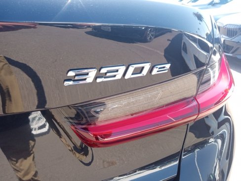 Used 2022 BMW 330e w/ Premium Package image 23