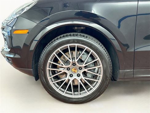 Used 2019 Porsche Cayenne S image 32