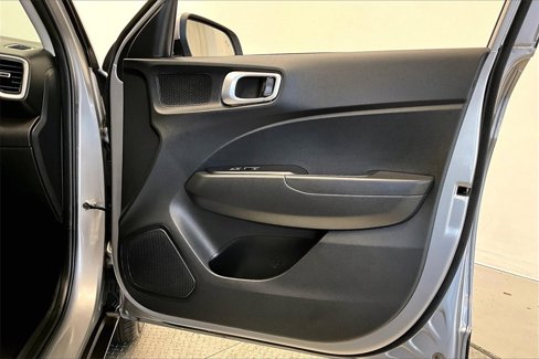 Certified 2023 Hyundai Venue SEL image 19