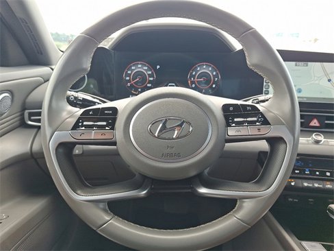 Certified 2023 Hyundai Elantra SEL w/ Convenience Package image 19