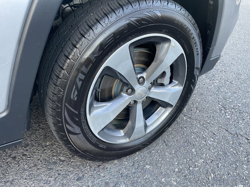 Used 2019 Jeep Cherokee Limited image 24