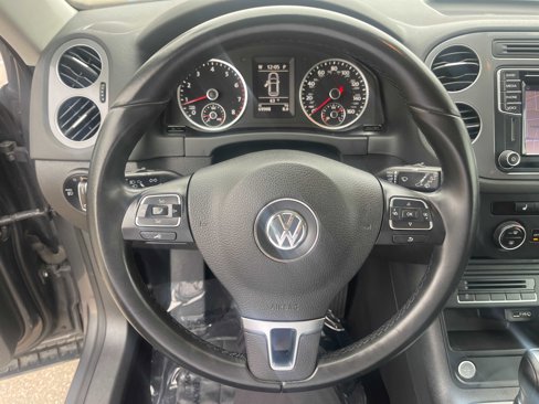 Used 2016 Volkswagen Tiguan SEL image 30