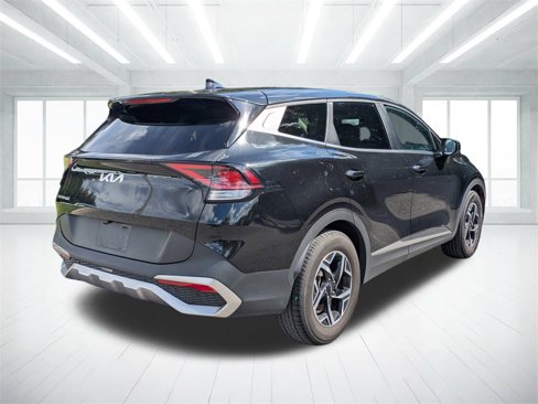 Used 2023 Kia Sportage LX image 3