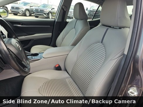 Used 2023 Toyota Camry SE image 10
