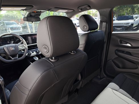 New 2025 Buick Envista Preferred image 12