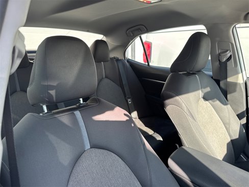 Used 2021 Toyota Camry LE image 3