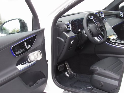 Certified 2025 Mercedes-Benz GLC 300 4MATIC image 9