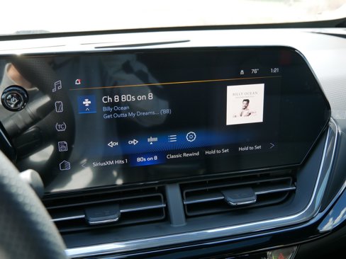 New 2025 Chevrolet Trax RS w/ Sunroof Package image 19