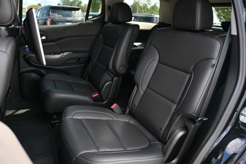 Used 2023 GMC Acadia SLT w/ Preferred Package image 11