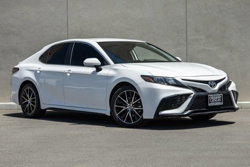 Used 2023 Toyota Camry SE image 16
