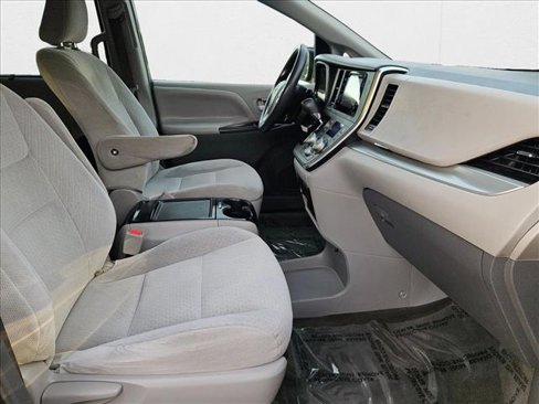 Used 2015 Toyota Sienna LE image 21