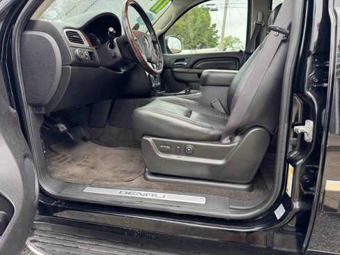 Used 2011 GMC Yukon Denali image 17