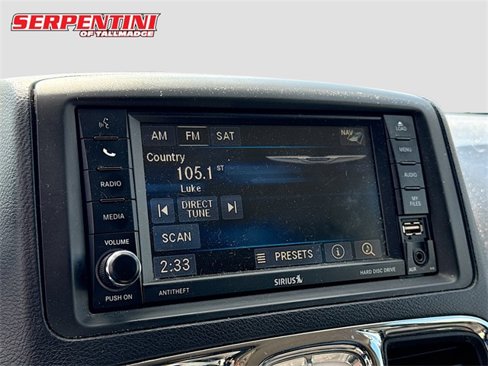 Used 2014 Chrysler Town & Country Touring-L image 16