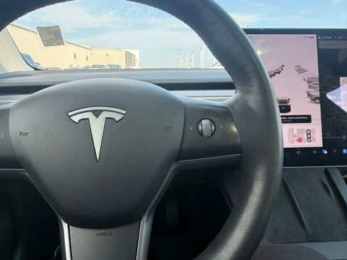 Used 2021 Tesla Model 3 Standard Range Plus image 26