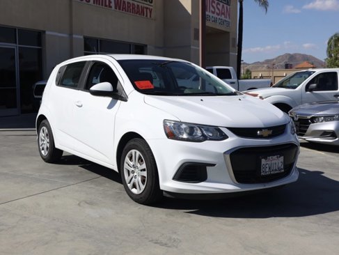 Used 2017 Chevrolet Sonic LT image 2