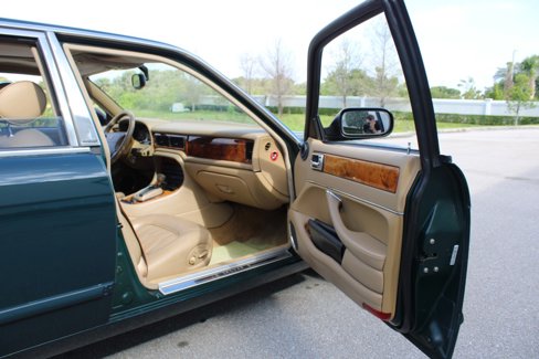 Used 1997 Jaguar XJ6 image 27