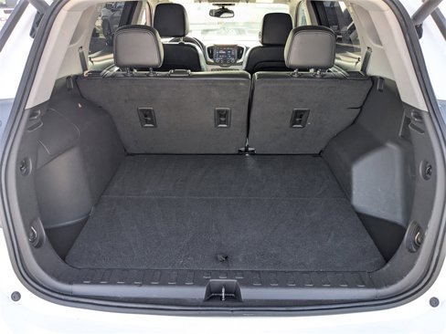 Used 2023 GMC Terrain SLT image 13