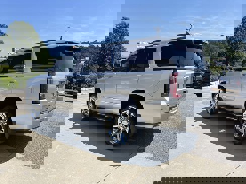 Used 2018 GMC Yukon SLT w/ Premium Edition image 6
