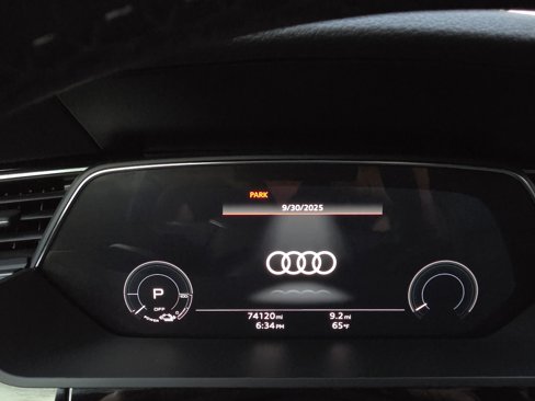 Used 2022 Audi e-tron Premium Plus w/ Premium Plus Package image 72