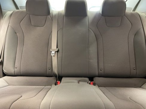Used 2021 Hyundai Elantra SE image 11